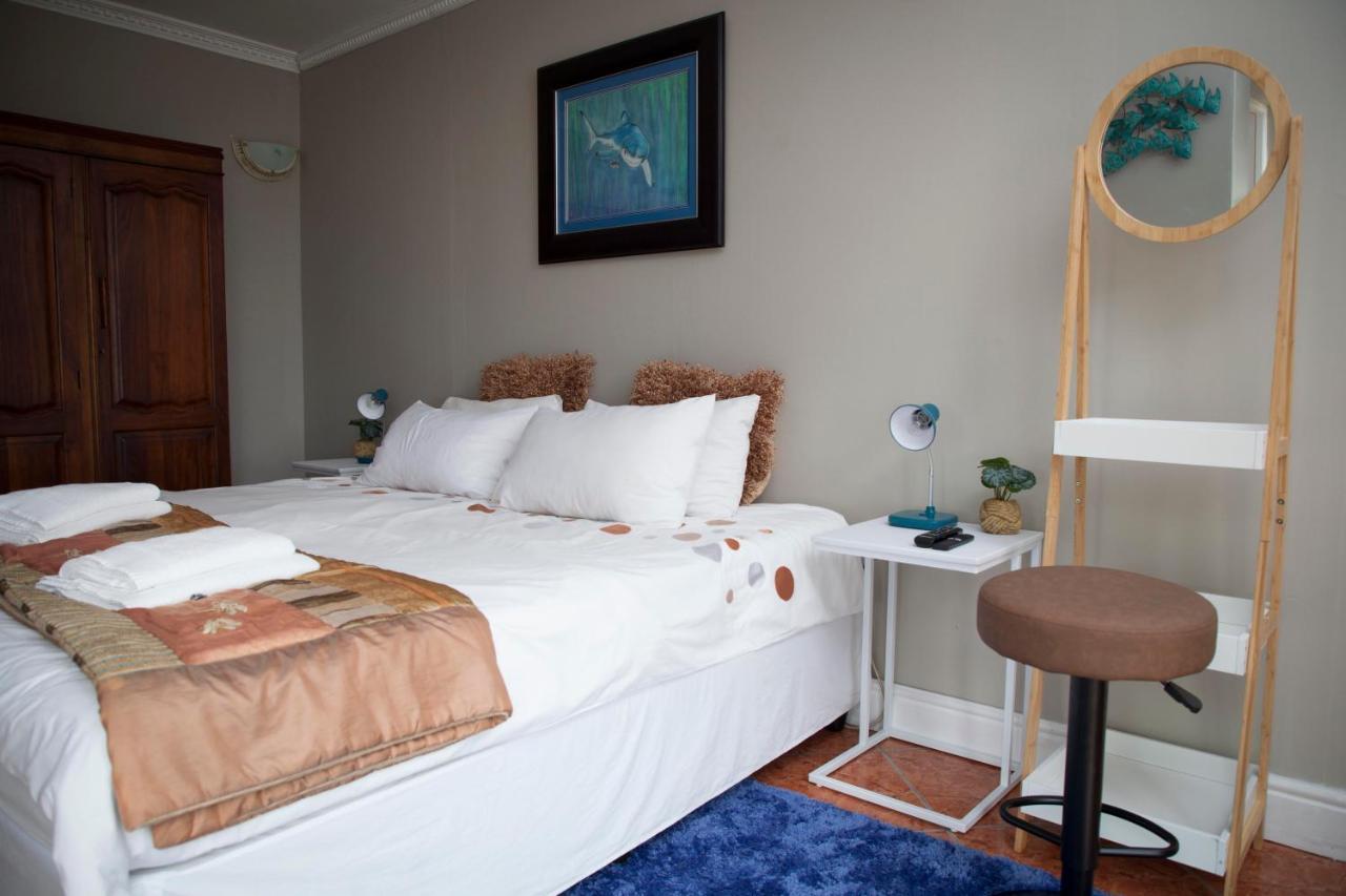 Fly Me To The Moon Guesthouse Mossel Bay Exterior photo