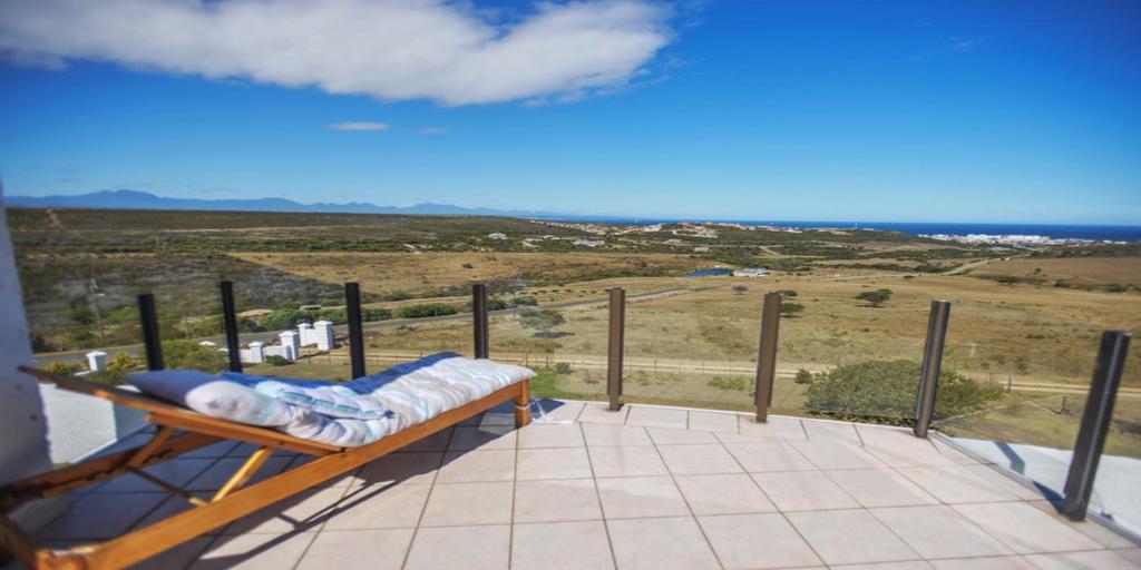 Fly Me To The Moon Guesthouse Mossel Bay Exterior photo